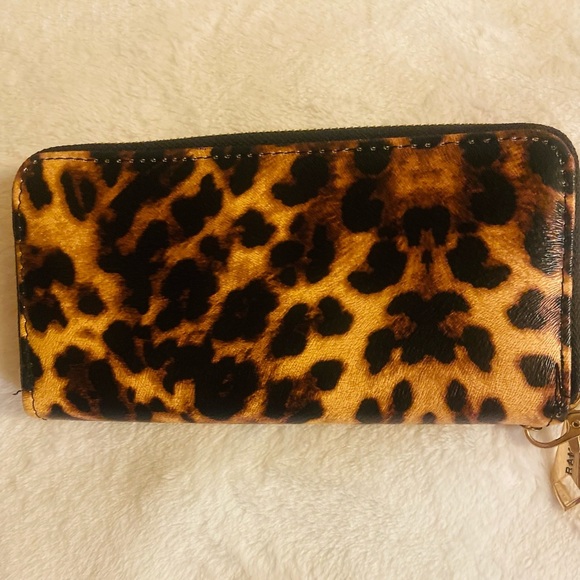 Rampage Leopard Print Wallet/Wristlet NWOT - Picture 3 of 14